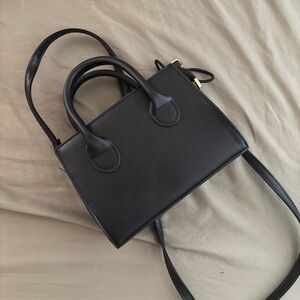 Elegant Black Handbag/Crossbody